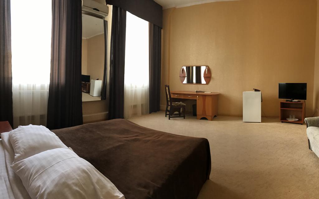 Alexandrovskiy Hotel Mykolaiv Eksteriør billede