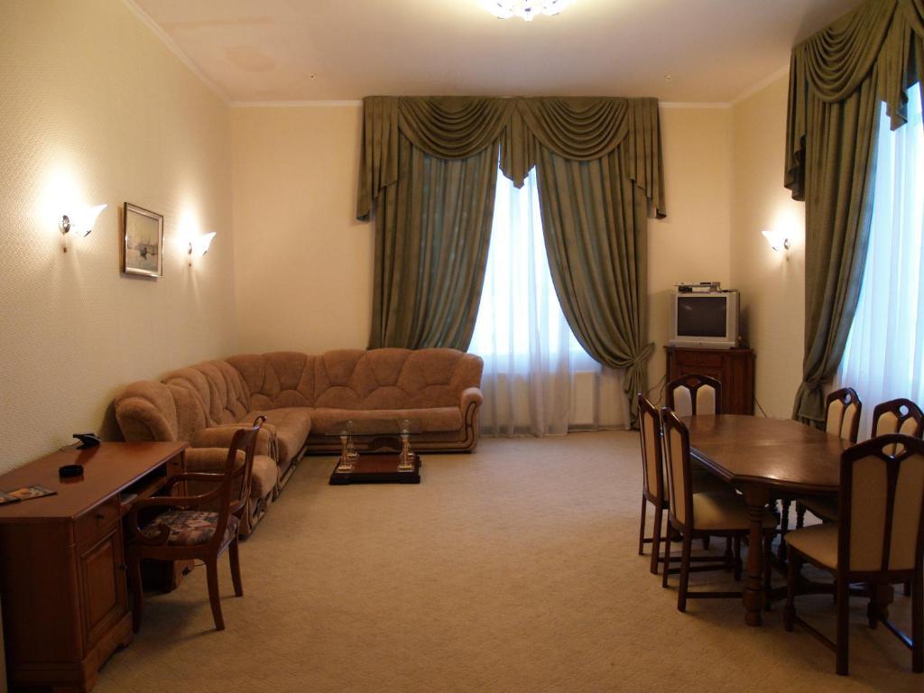 Alexandrovskiy Hotel Mykolaiv Eksteriør billede